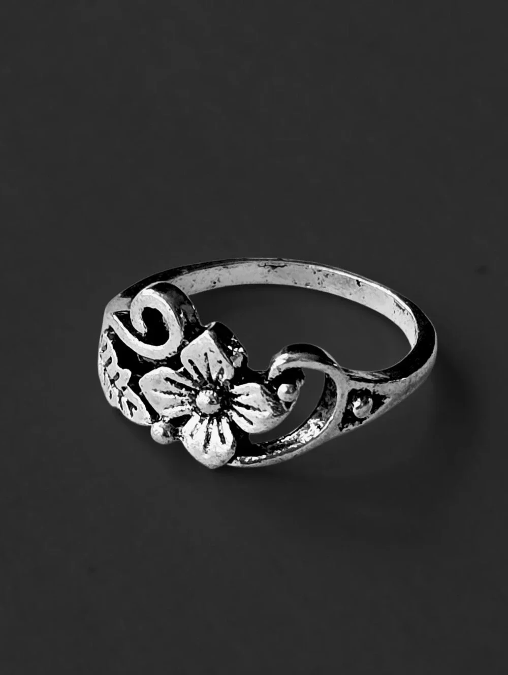 NATURE INSPIRED FLORAL SWIRLING VINE LEAF NEW SIZE 5 MARCASITE SILVER  RING
